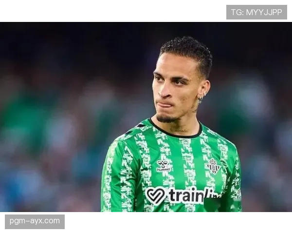 安东尼凭借灵巧盘带与速度优势助力球队再夺佳绩