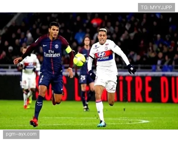 强强对话中巴黎圣日耳曼越踢越被动，真问题藏不住了？