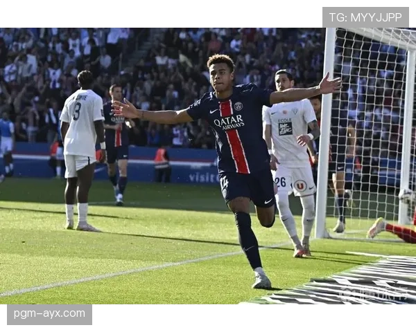 巴黎圣日耳曼中场连贯性存疑,一碰就断问题逐步反映在比赛稳定性上 巴黎圣日耳曼中场连贯性存疑,一碰就断问题逐步反映在比赛稳定性上