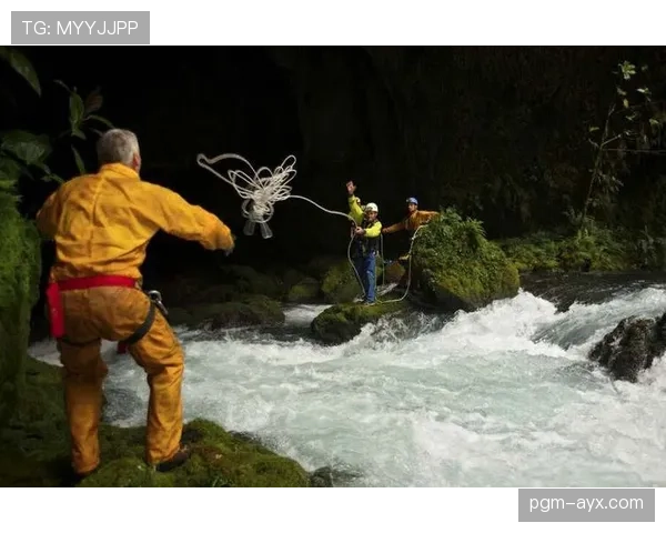 无球跑动与空间利用:阿尔瓦雷斯的核心能力 无球跑动与空间利用:阿尔瓦雷斯的核心能力