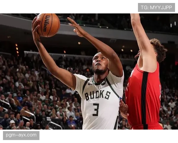 杜兰特挡拆拉开空间提升得分效率 对比字母哥展现更强得分威胁